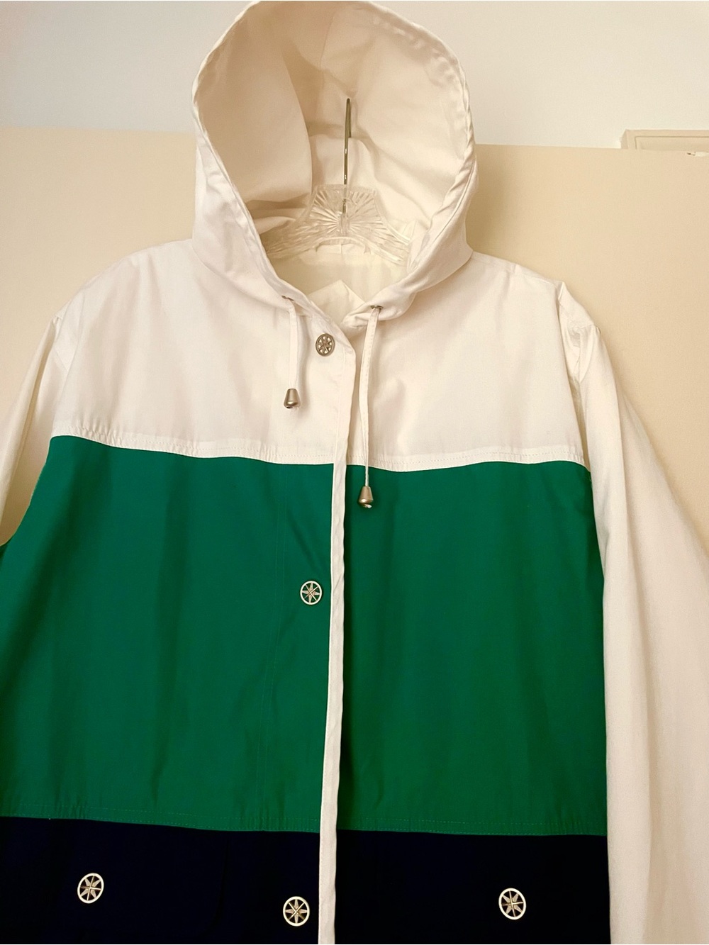 IZZI 
Cream Navy Blue Green
Nautical 
Hooded 
Silver Accents
Light Weight 
Coat